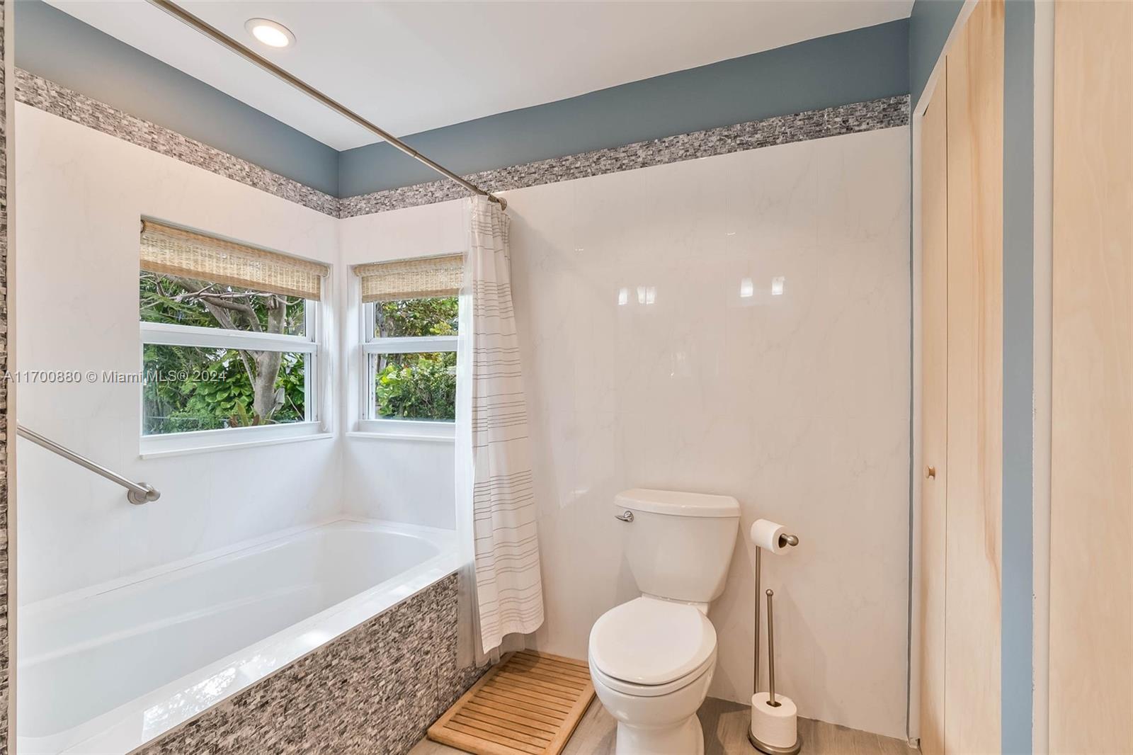 HOLLYWOOD - Residential