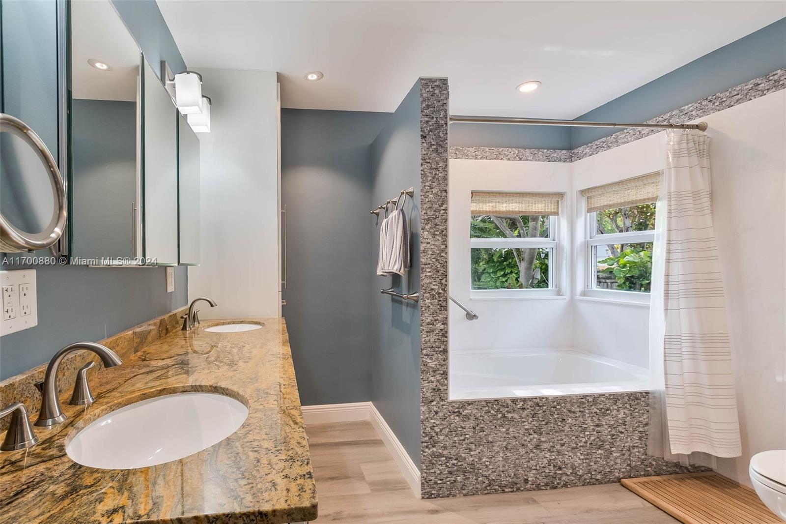 HOLLYWOOD - Residential