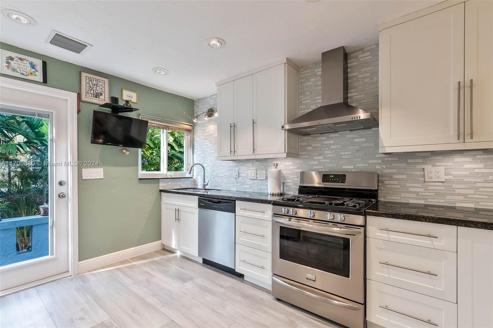 HOLLYWOOD - Residential