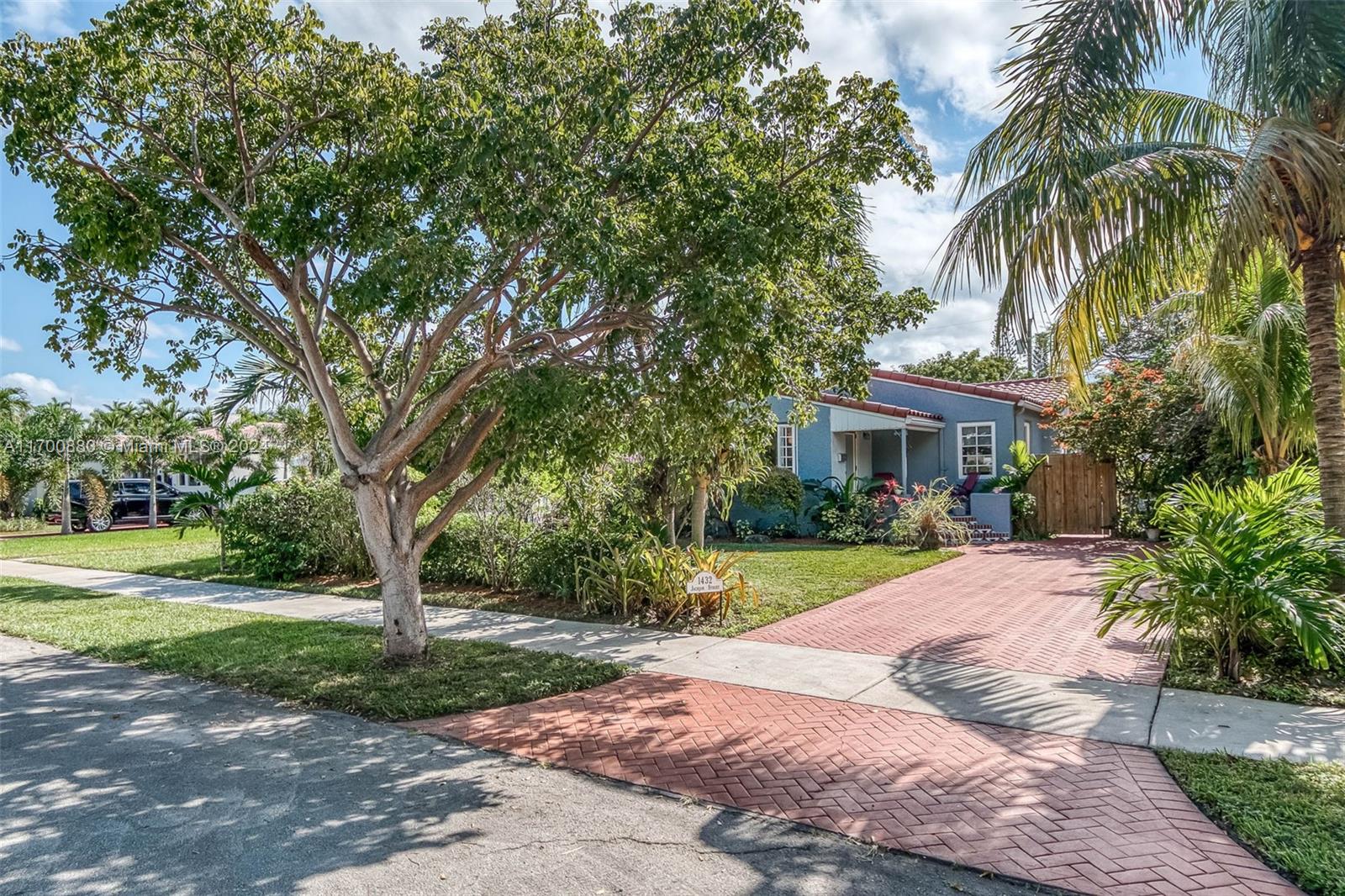 HOLLYWOOD - Residential