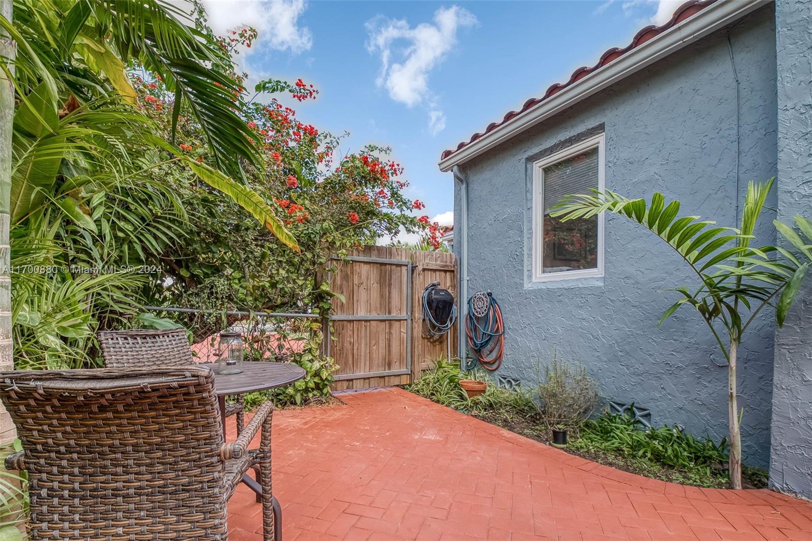 HOLLYWOOD - Residential