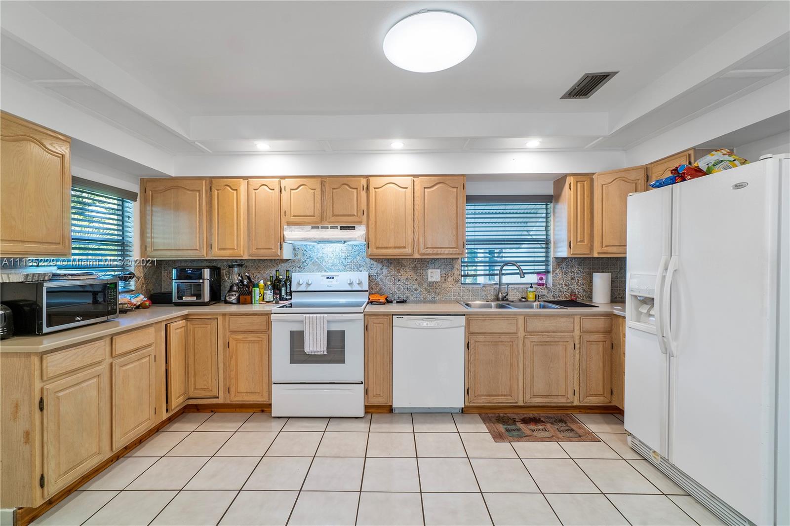 HALLANDALE BY THE SEA - Residential