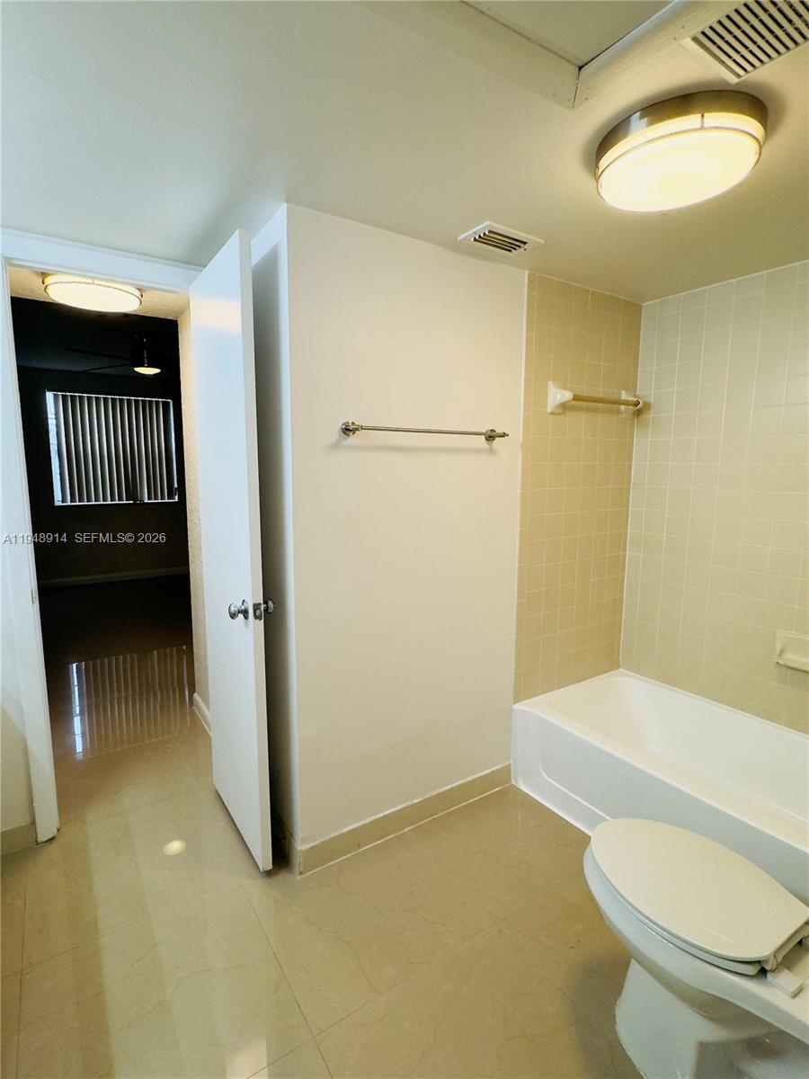 LAKEVIEW CLUB CONDO - Residential Lease