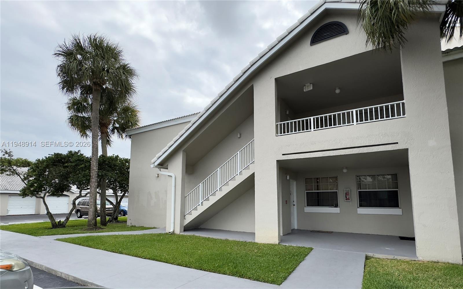 Spacious 1-bedroom, 1-bathroom condo located in the well-maintained community of Lakeview Club. Open floor plan with a large bedroom and a walk-in closet. Full-size washer/dryer in the unit. The community features amazing amenities, including three pools, two hot tubs, BBQ grills, a fitness center, and a clubhouse. There is a 24- hour security patrol. located close to the beach, airport, and downtown Fort Lauderdale. The minimum credit required by the association is 620 or higher.