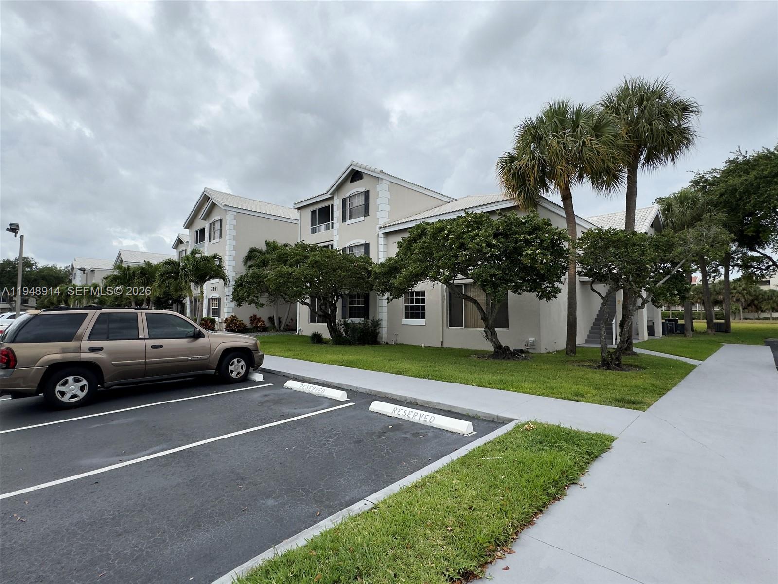 LAKEVIEW CLUB CONDO - Residential Lease
