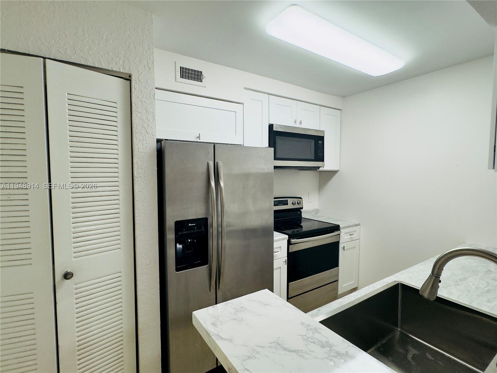 LAKEVIEW CLUB CONDO - Residential Lease