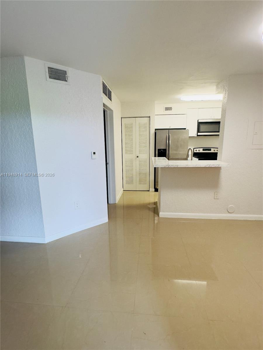 LAKEVIEW CLUB CONDO - Residential Lease