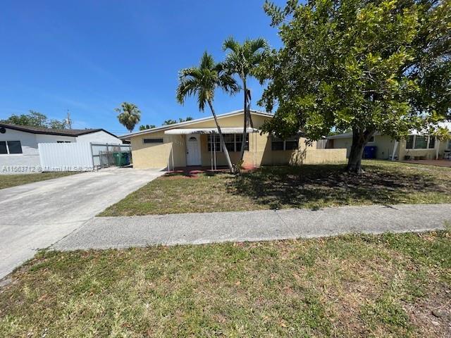 Great Space, Great Location!! Hurry now this wont last. Fee Simple. Single Family NO HOA!! Get ready for a great buy!! Roof replaced in 2021.