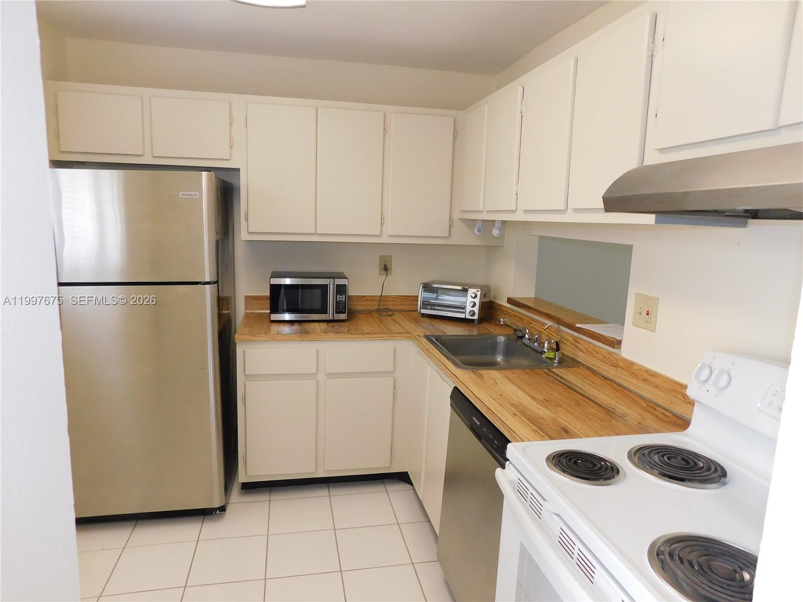 THE HORIZONS CONDO #6 - Residential