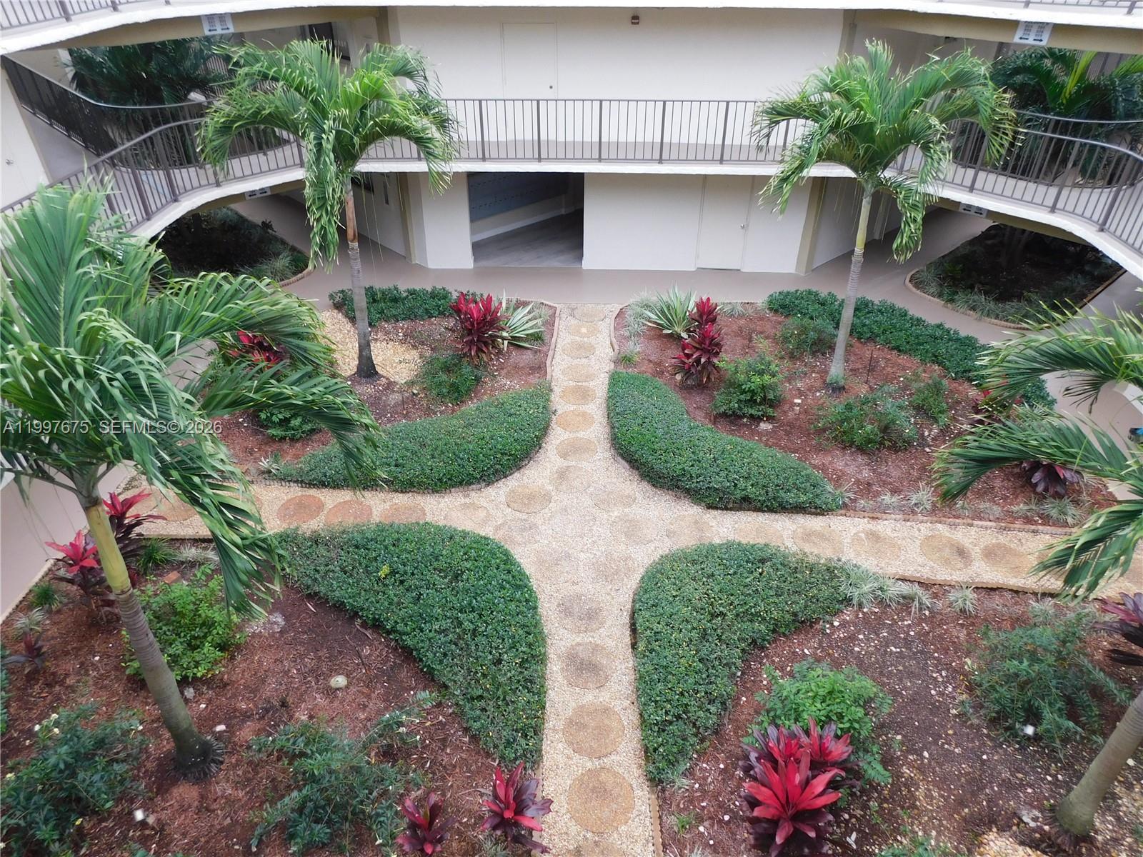 THE HORIZONS CONDO #6 - Residential