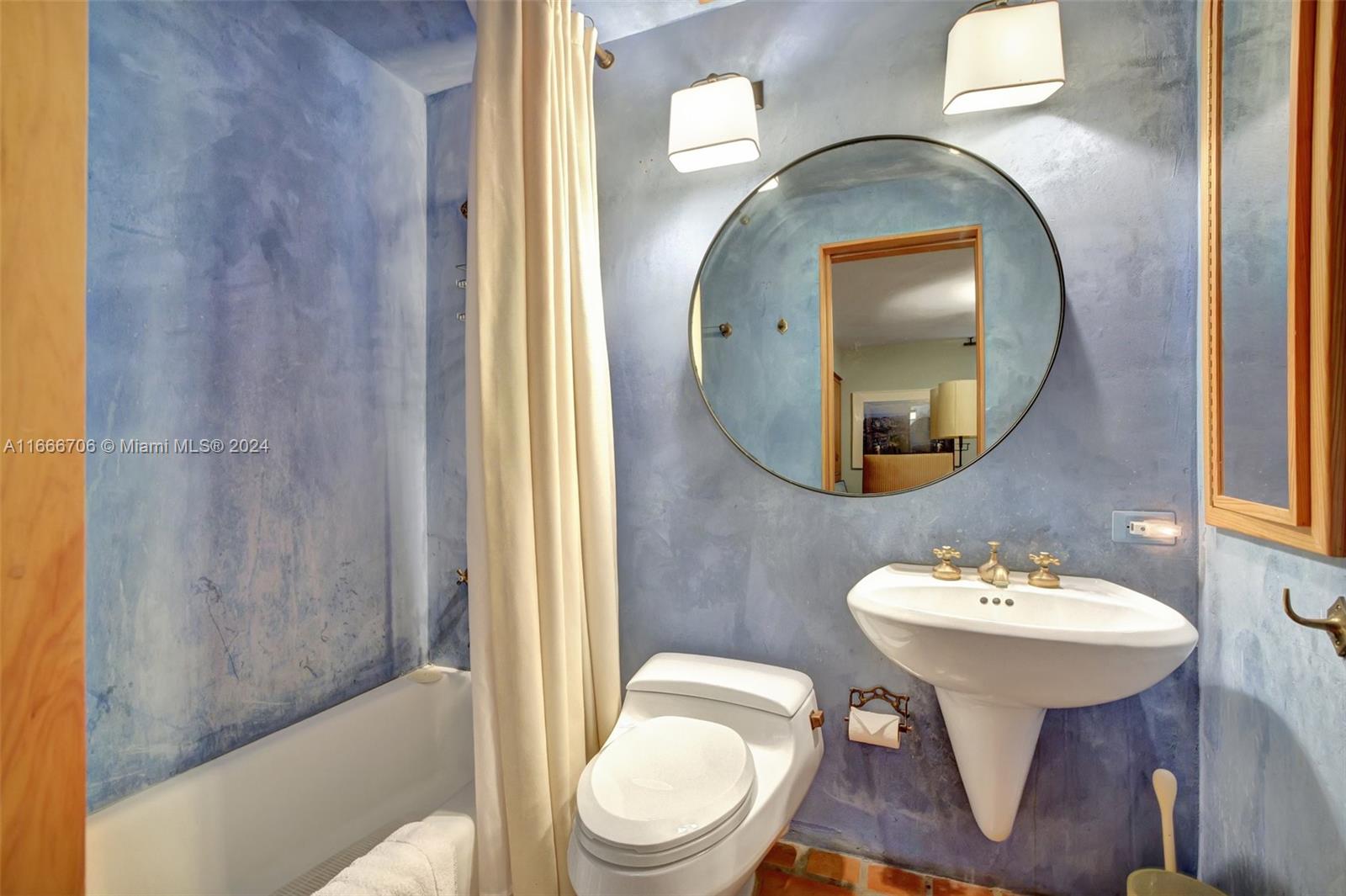 Hillsboro Mile - Residential