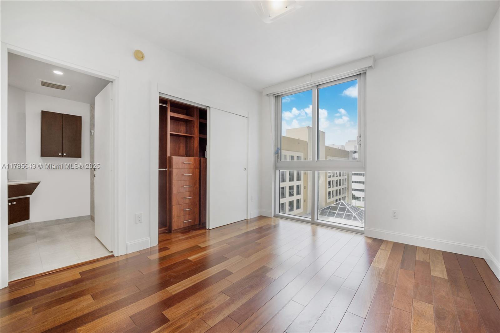 GROVENOR HOUSE CONDO - Residential Lease