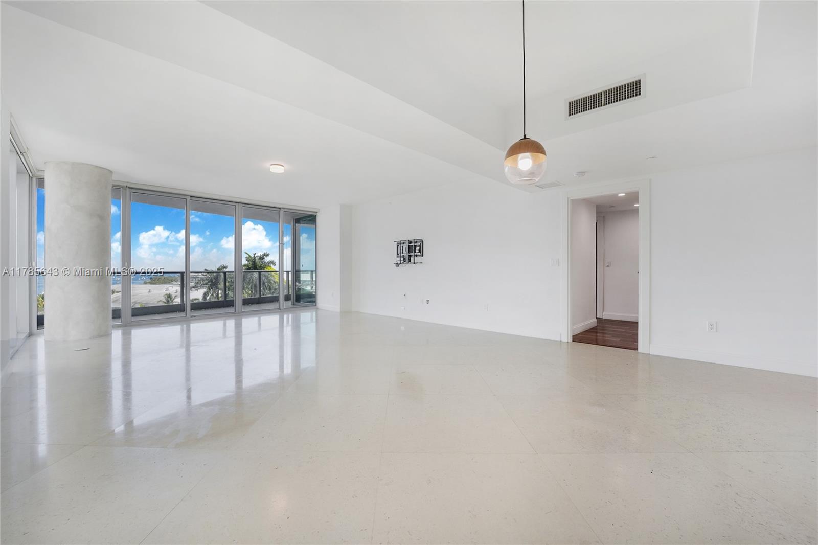 GROVENOR HOUSE CONDO - Residential Lease