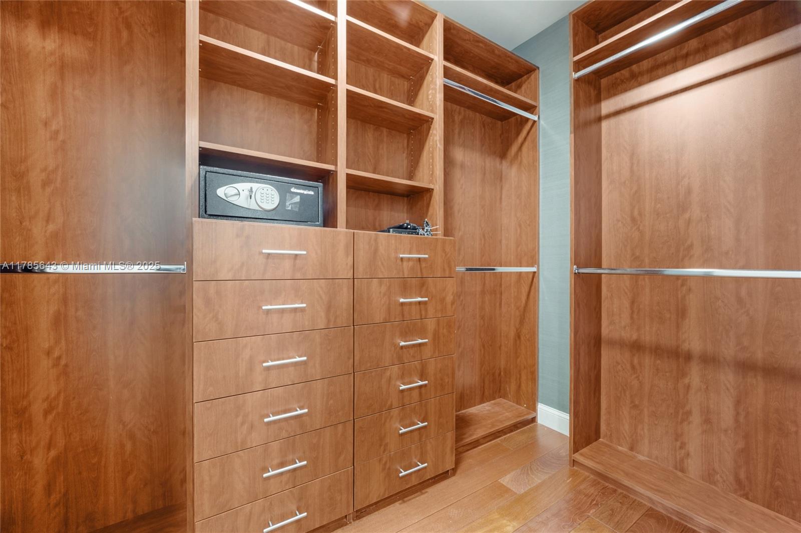 GROVENOR HOUSE CONDO - Residential Lease