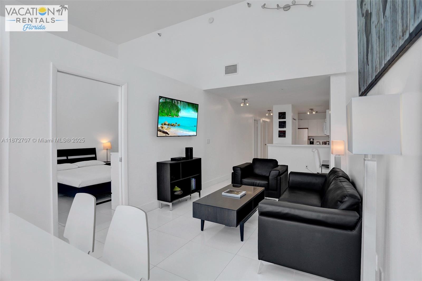 Amazing Oceanfront Apartment
Just steps from the beach, this bright and spacious 2-bedroom, 1-bathroom apartment features high ceilings and a light-filled layout. Enjoy the convenience of 1 valet parking space and a building with resort-style amenities: boardwalk with direct beach access, pool, gym, and more.
All utilities and services are included: internet, water, electricity, cable, and pest control. Currently operating as a vacation rental investment property.
This is a perfect opportunity for those seeking a turnkey beachfront home or income-generating property!