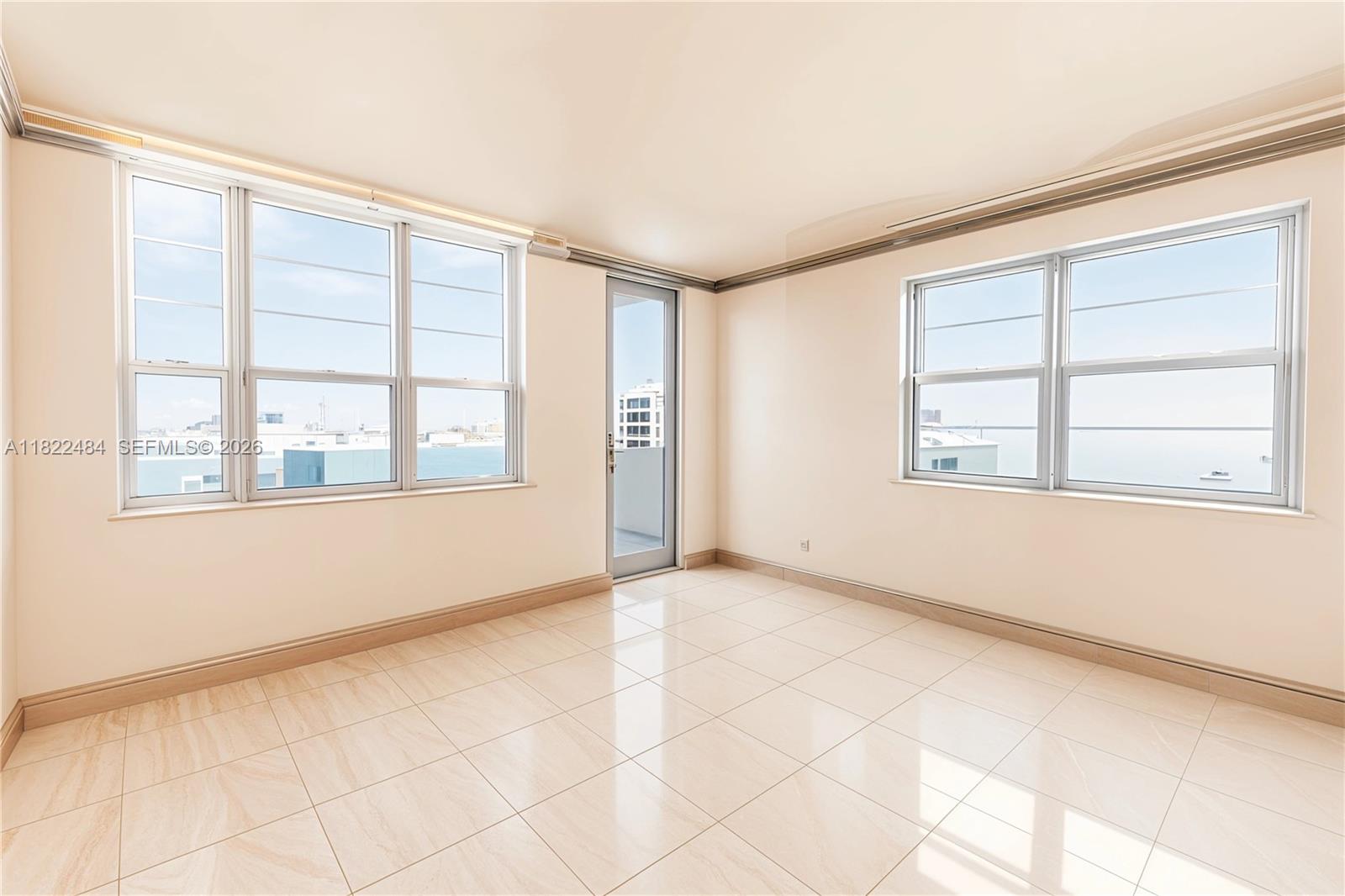 THE DECOPLAGE CONDO - Residential