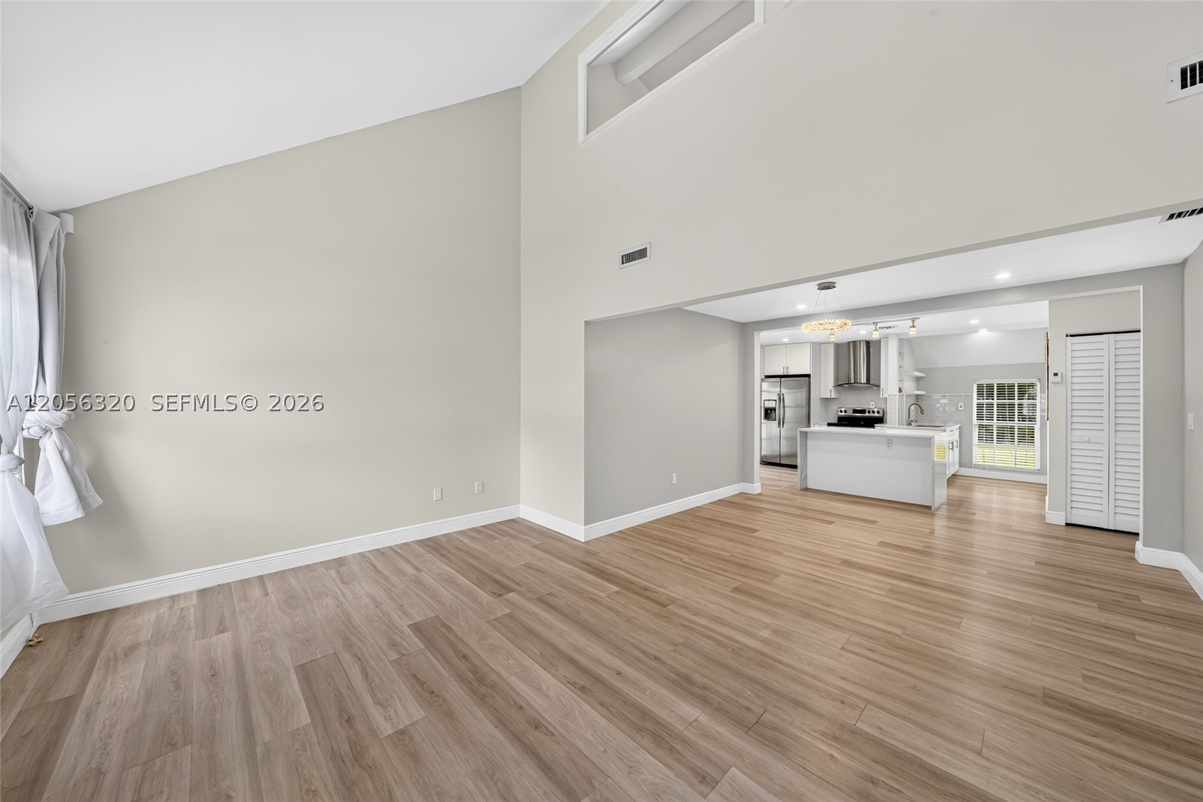 KINGS GRANT EAST - Residential