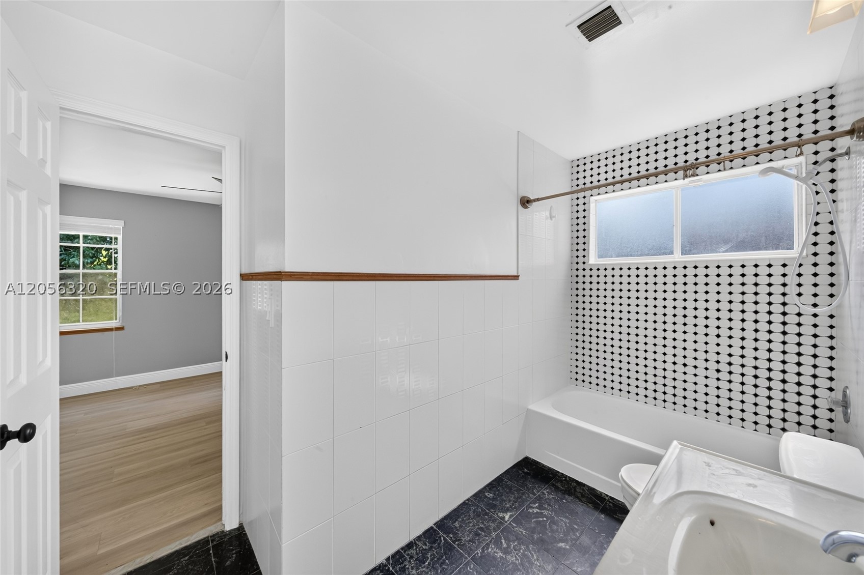 KINGS GRANT EAST - Residential