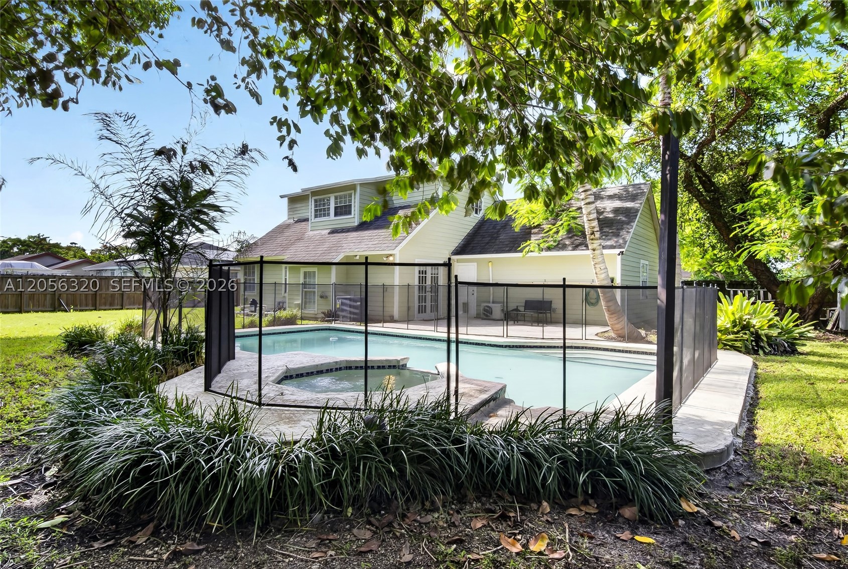 KINGS GRANT EAST - Residential