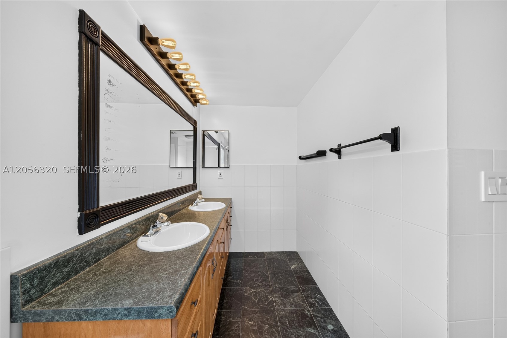 KINGS GRANT EAST - Residential
