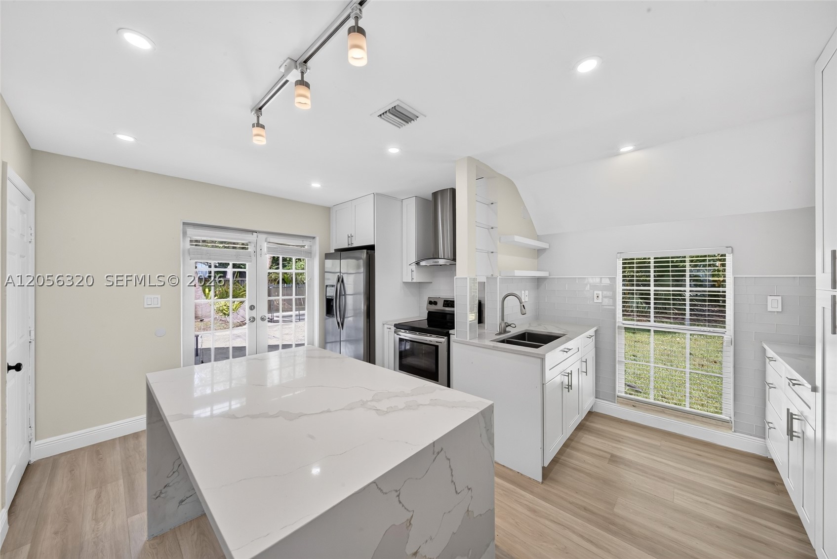 KINGS GRANT EAST - Residential