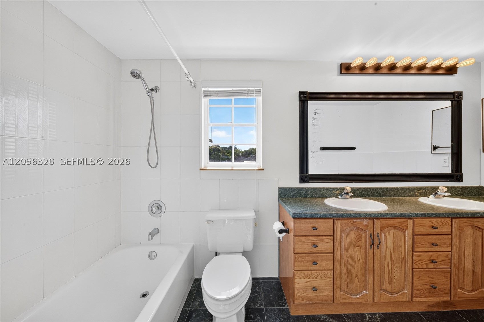 KINGS GRANT EAST - Residential