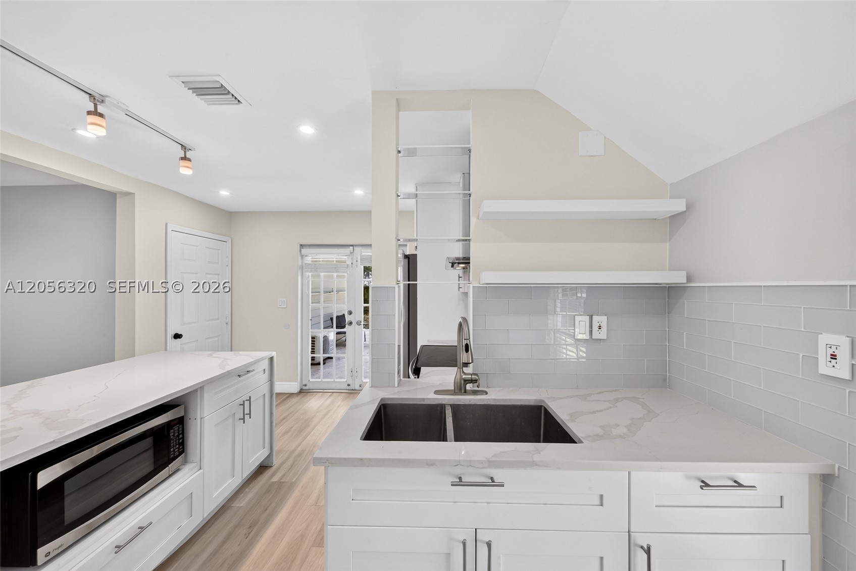KINGS GRANT EAST - Residential