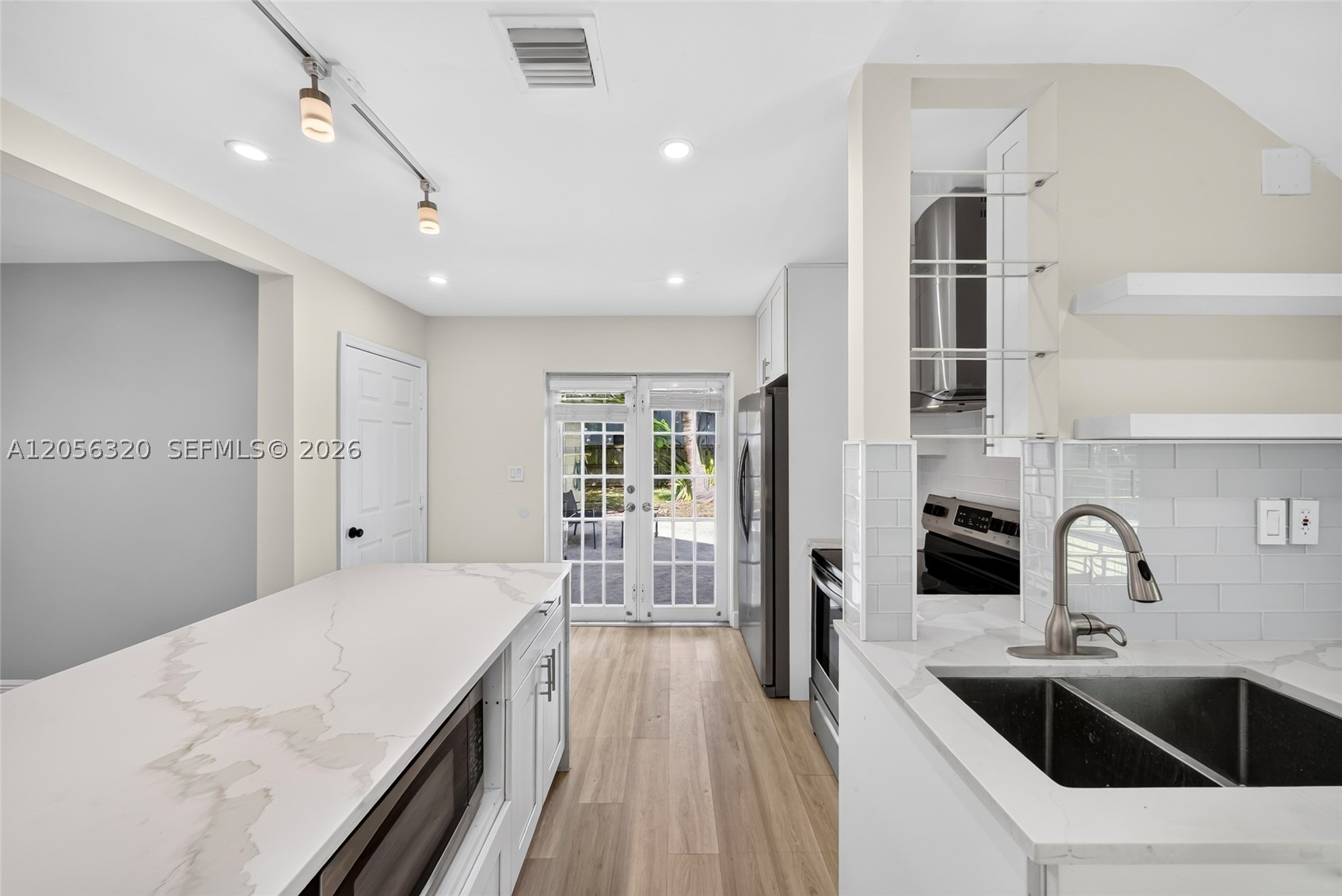 KINGS GRANT EAST - Residential