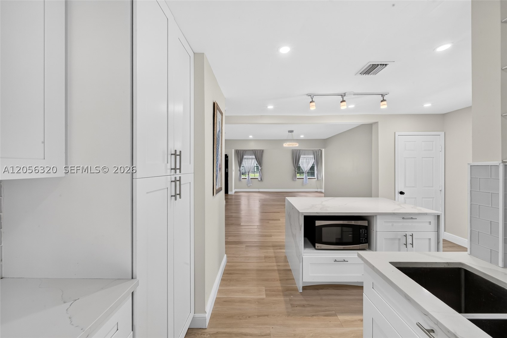 KINGS GRANT EAST - Residential