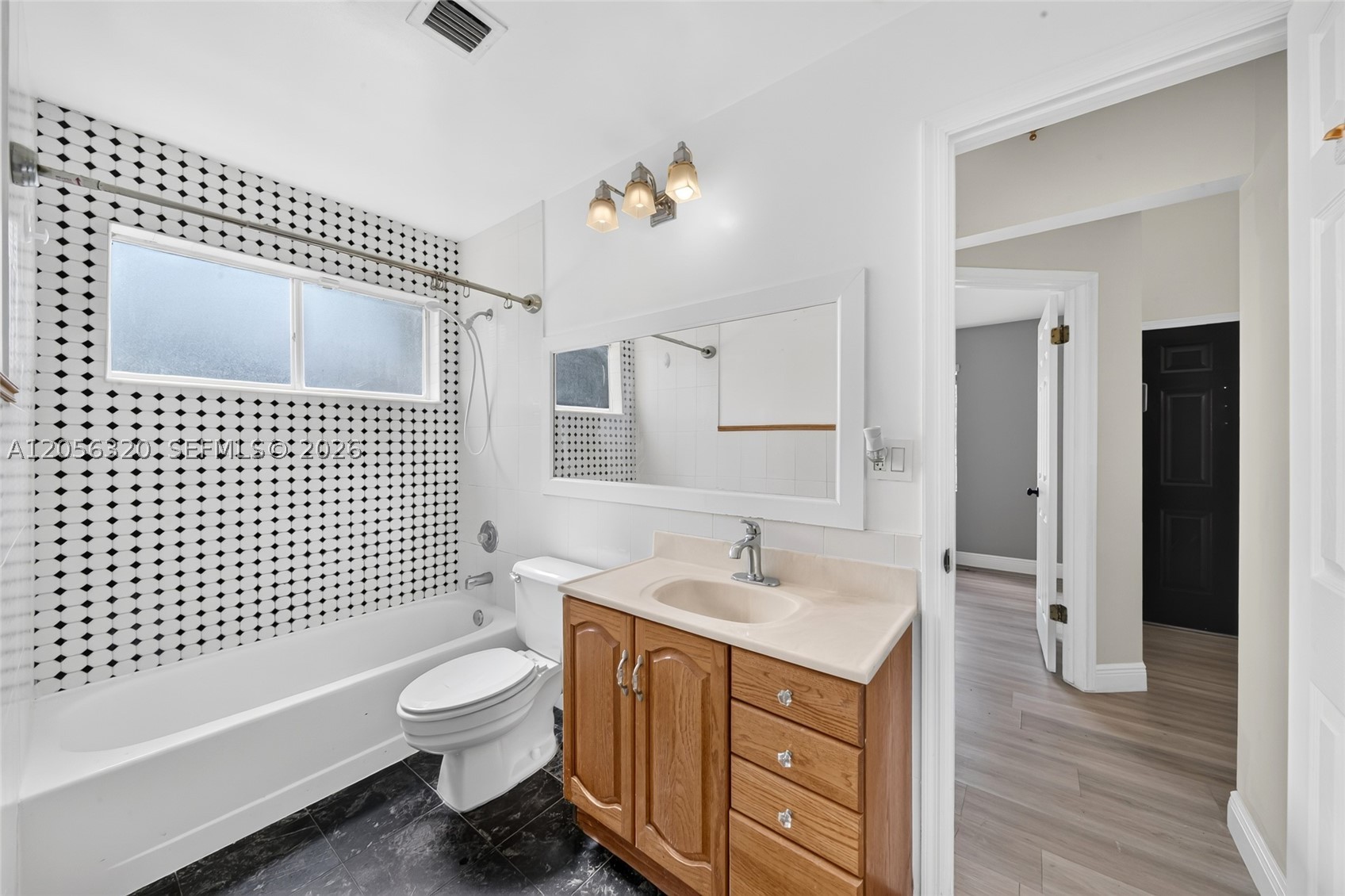 KINGS GRANT EAST - Residential