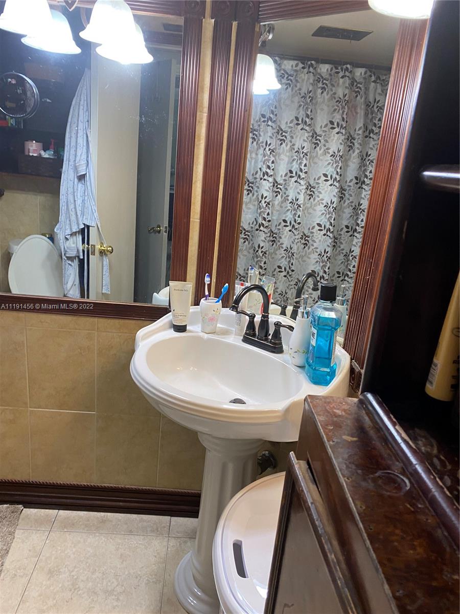 ROLLING GREEN CONDO B - Residential