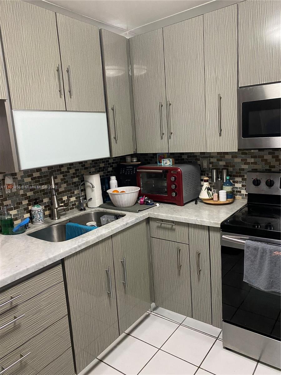 ROLLING GREEN CONDO B - Residential