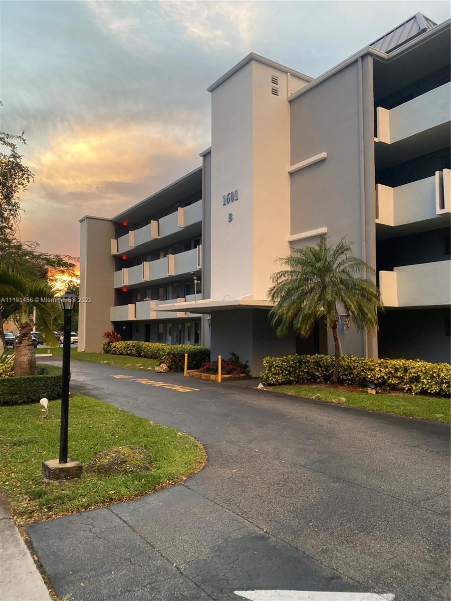 1 bedroom 1.5 badroom converted into 2 bedroom and 1.5 badroom.   This is a very nice and spacious coner unit condo located in the beautiful Rolling Green condo B.  It's very safe & quiet neighborhood.  Minutes away from Aventura mall, I-95 and 826  spressways,.  Remoleded kitchen, badroom and ceramic floor.   Showing available after 5-2-2022.  Call or text listing agent for showing instruction.