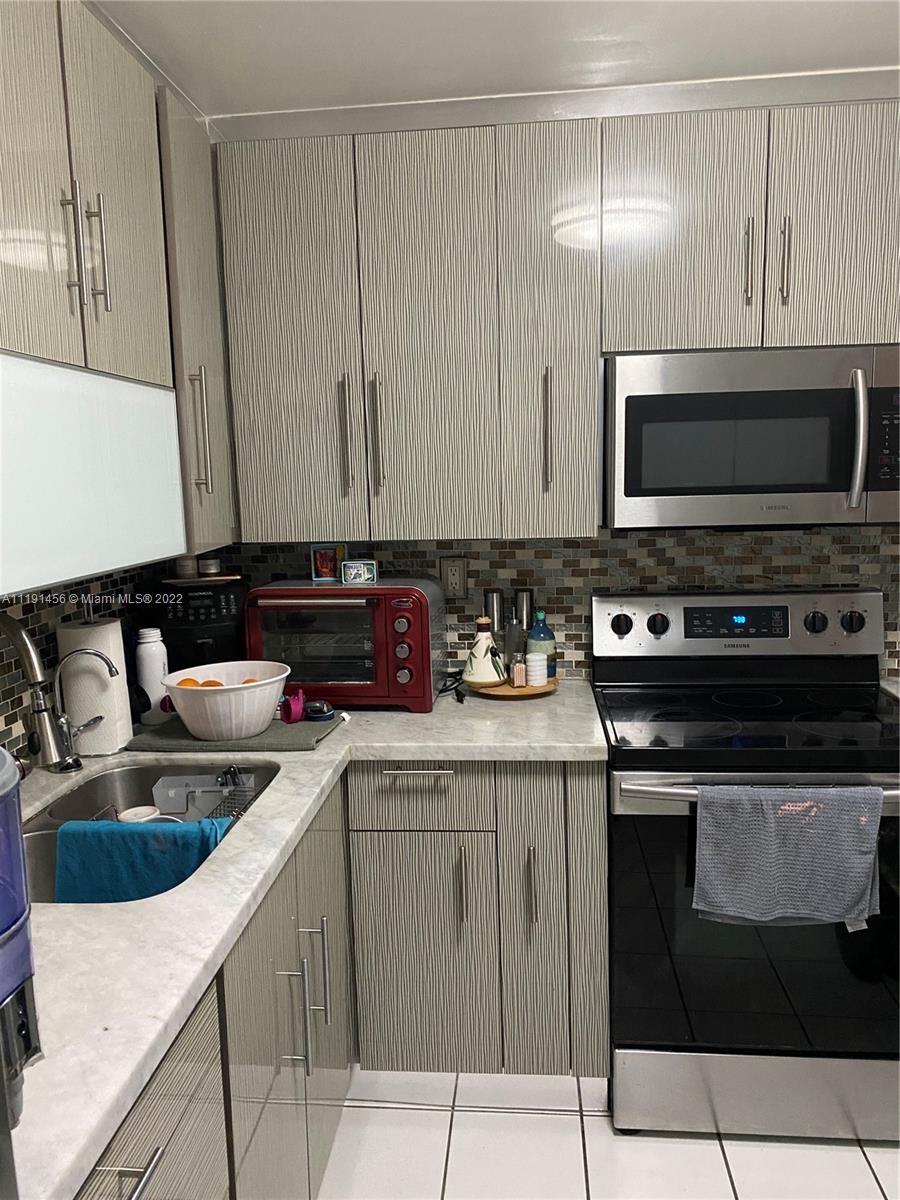 ROLLING GREEN CONDO B - Residential