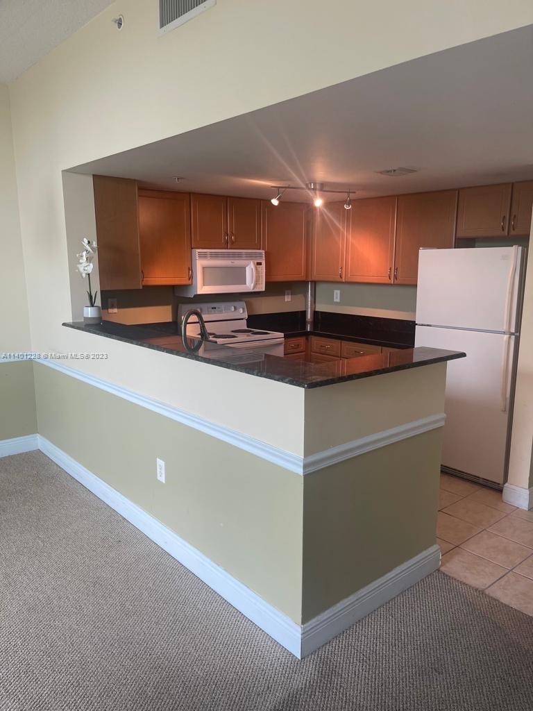 THE ASTON CONDO - Residential