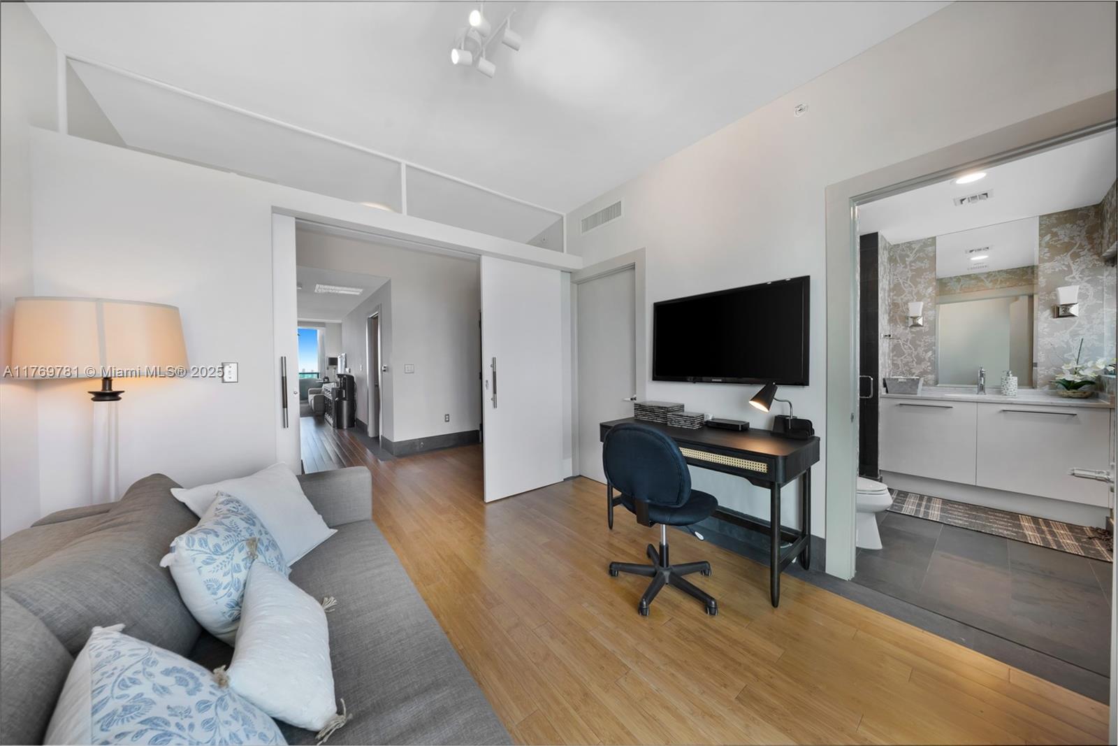 900 BISCAYNE BAY CONDO - Residential