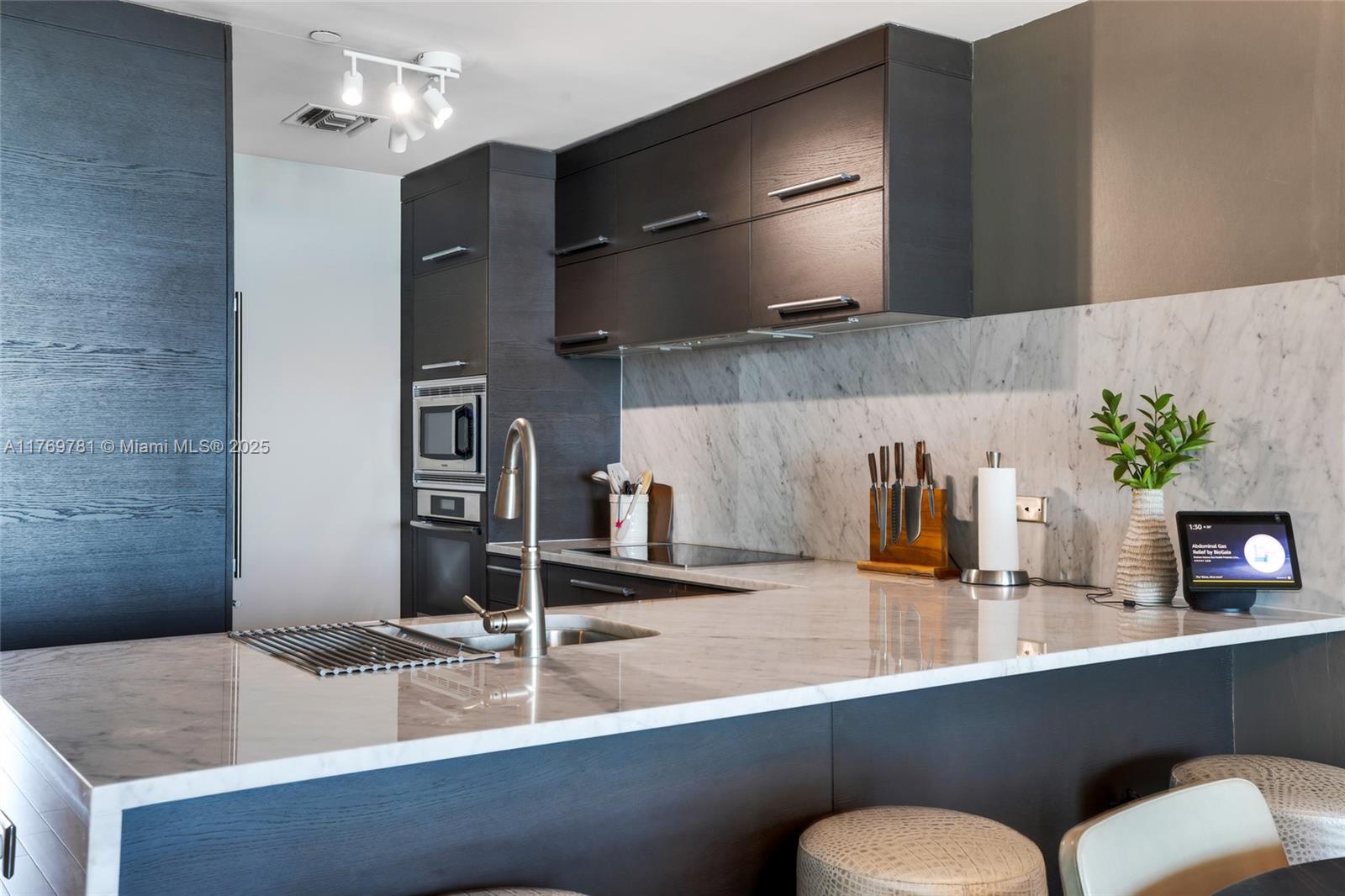 900 BISCAYNE BAY CONDO - Residential