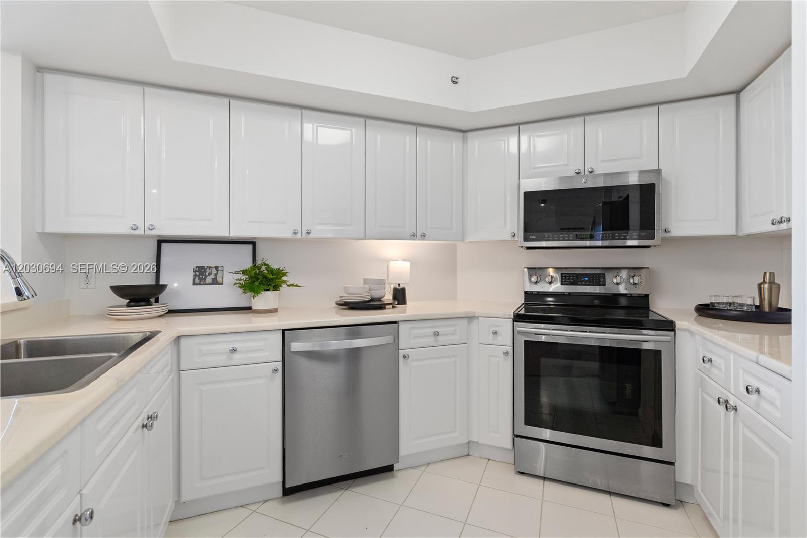 SUNSET HARBOUR SOUTH CONDO - Residential