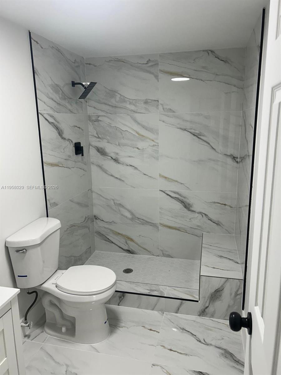 Remodeled home! New Floor, New bathrooms, New Kitchen !!!!!