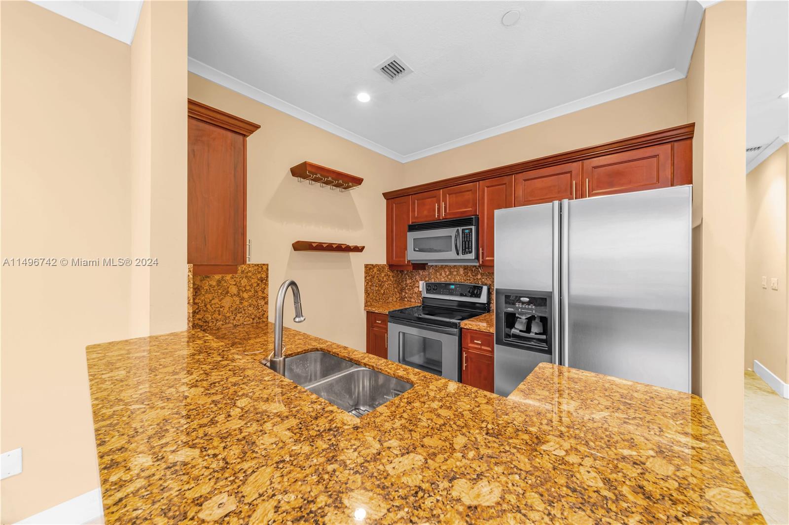 VILLAGGIO IN THE GROVE CO - Residential Lease