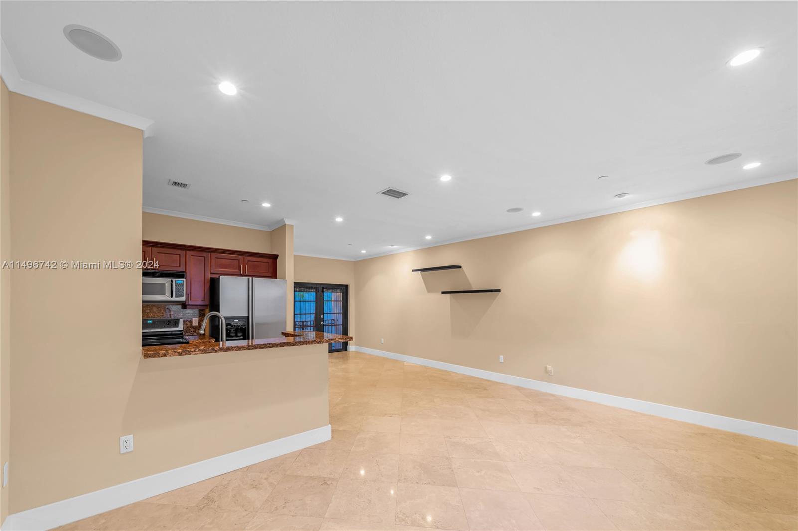 VILLAGGIO IN THE GROVE CO - Residential Lease