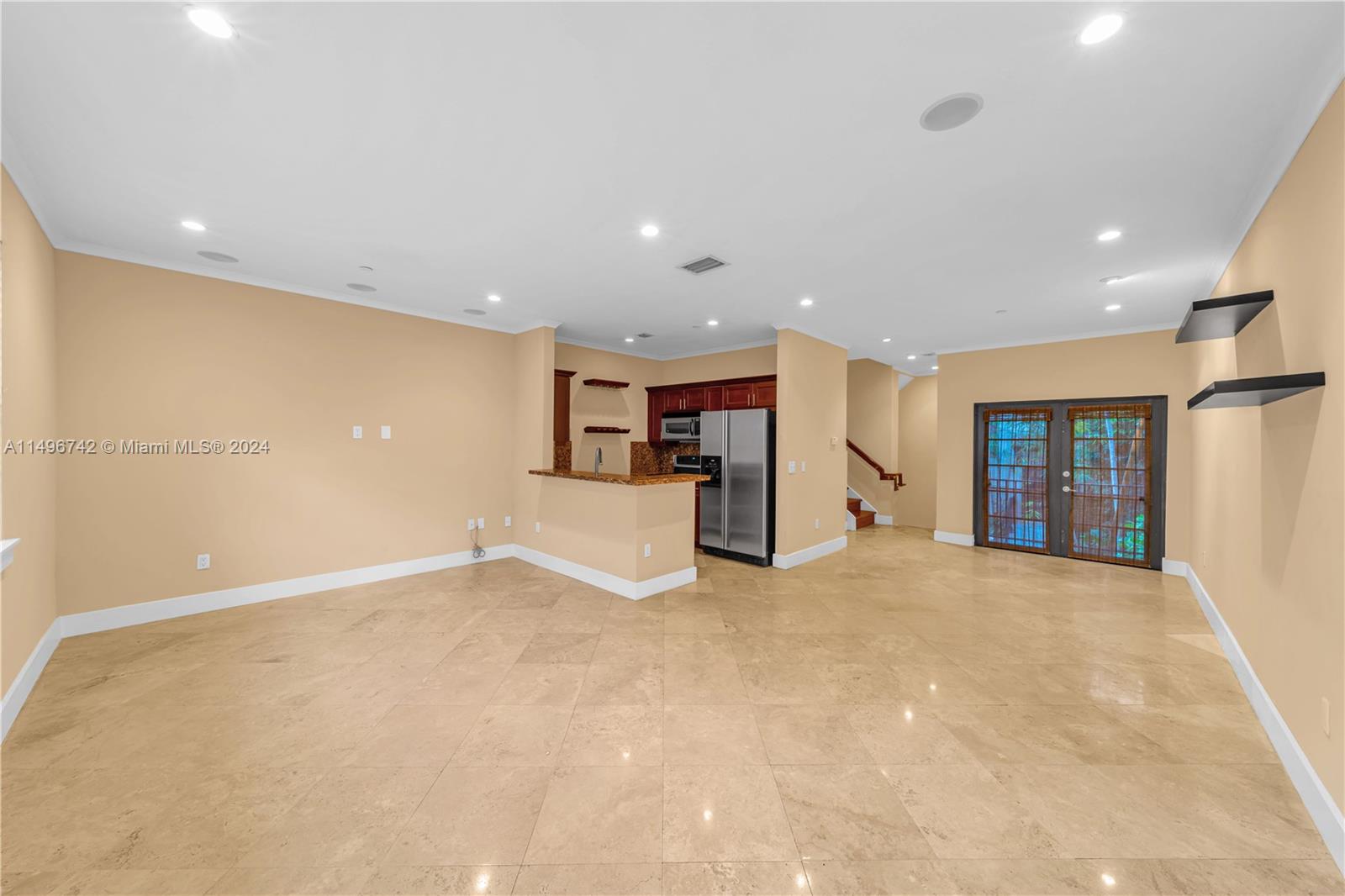 VILLAGGIO IN THE GROVE CO - Residential Lease