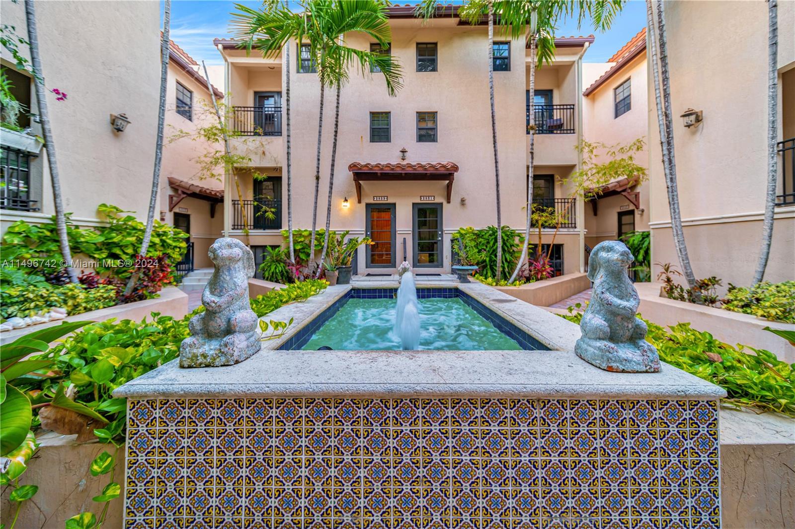 VILLAGGIO IN THE GROVE CO - Residential Lease