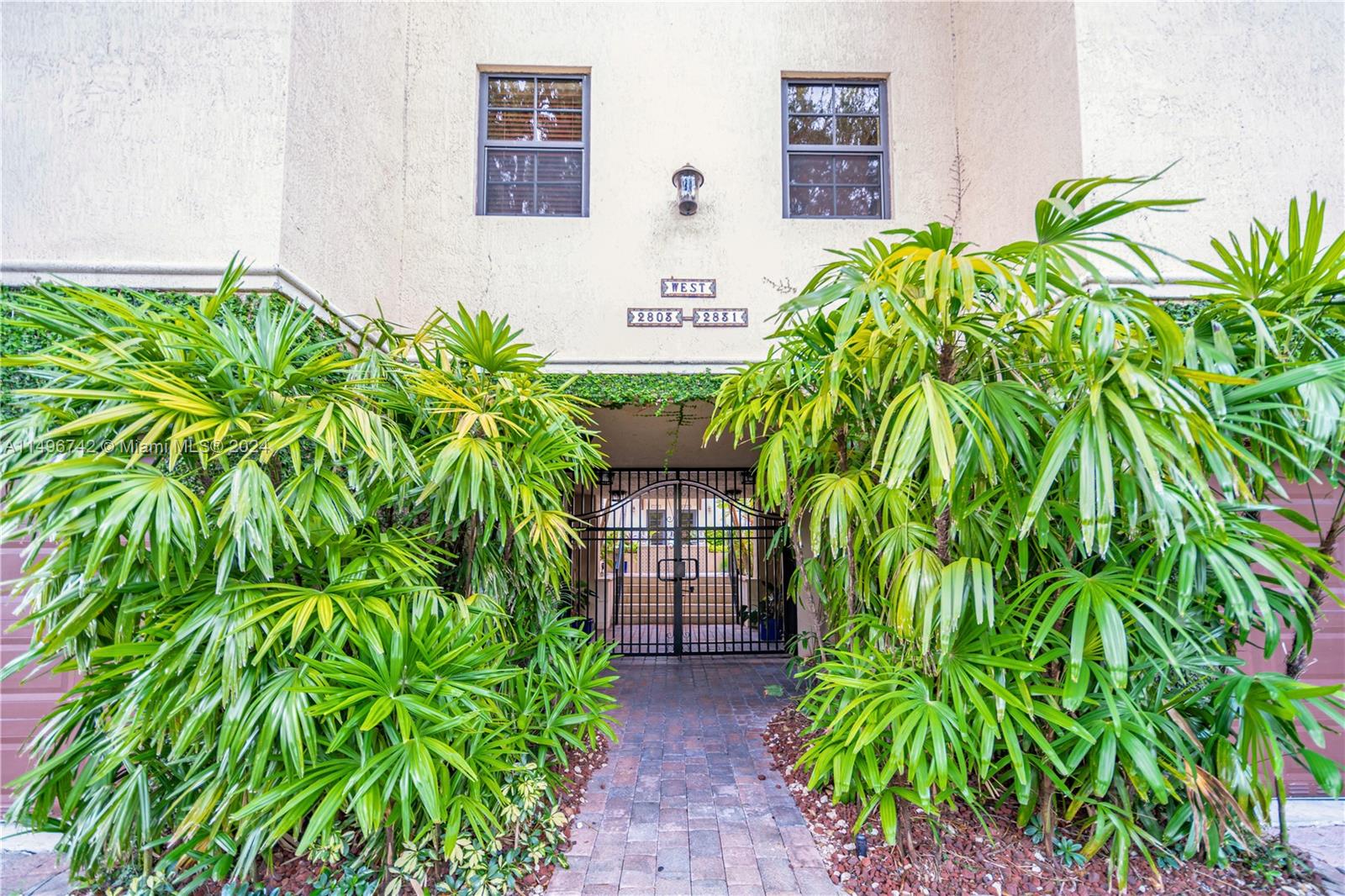 VILLAGGIO IN THE GROVE CO - Residential Lease