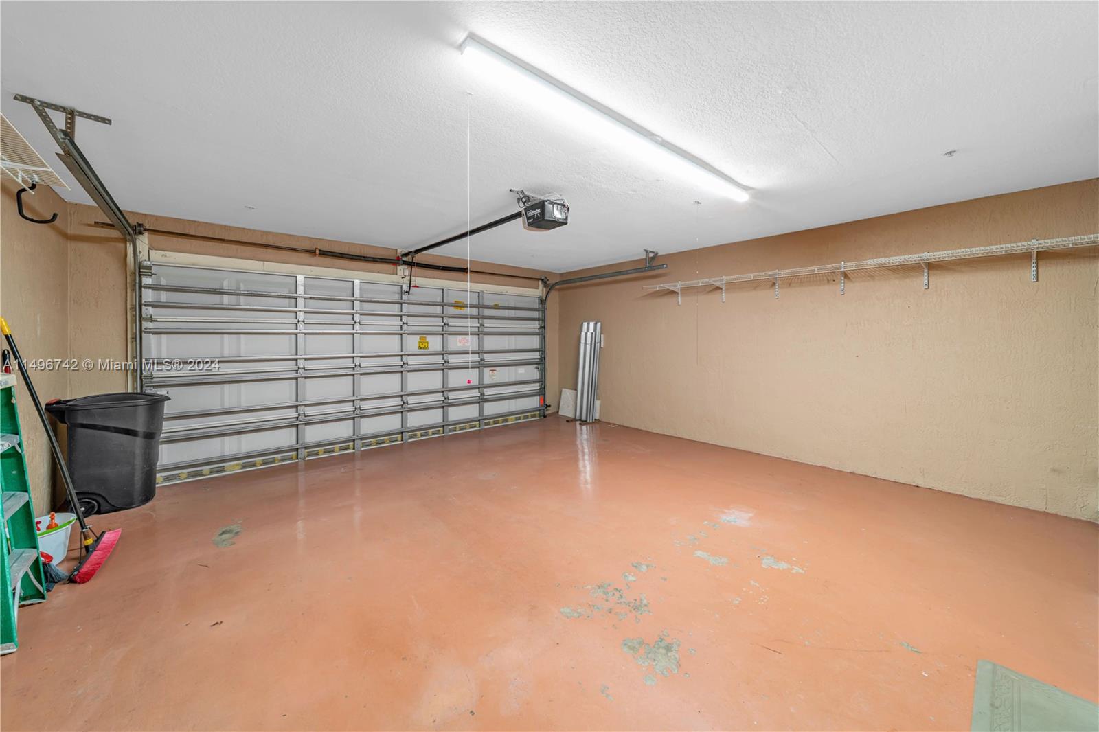 VILLAGGIO IN THE GROVE CO - Residential Lease