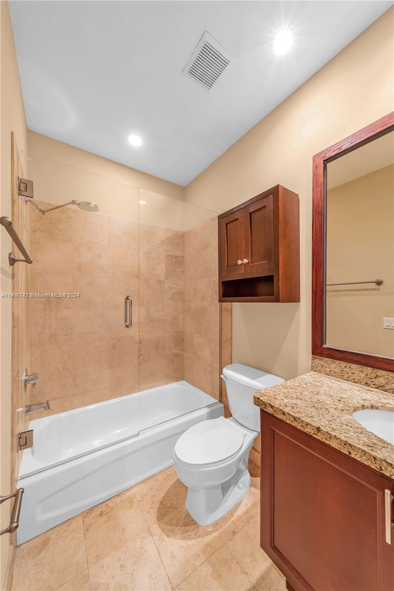 VILLAGGIO IN THE GROVE CO - Residential Lease