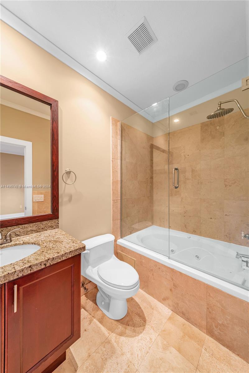 VILLAGGIO IN THE GROVE CO - Residential Lease
