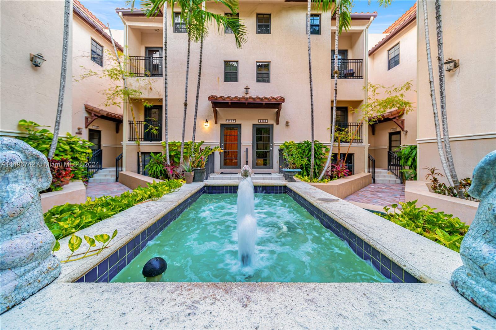 VILLAGGIO IN THE GROVE CO - Residential Lease