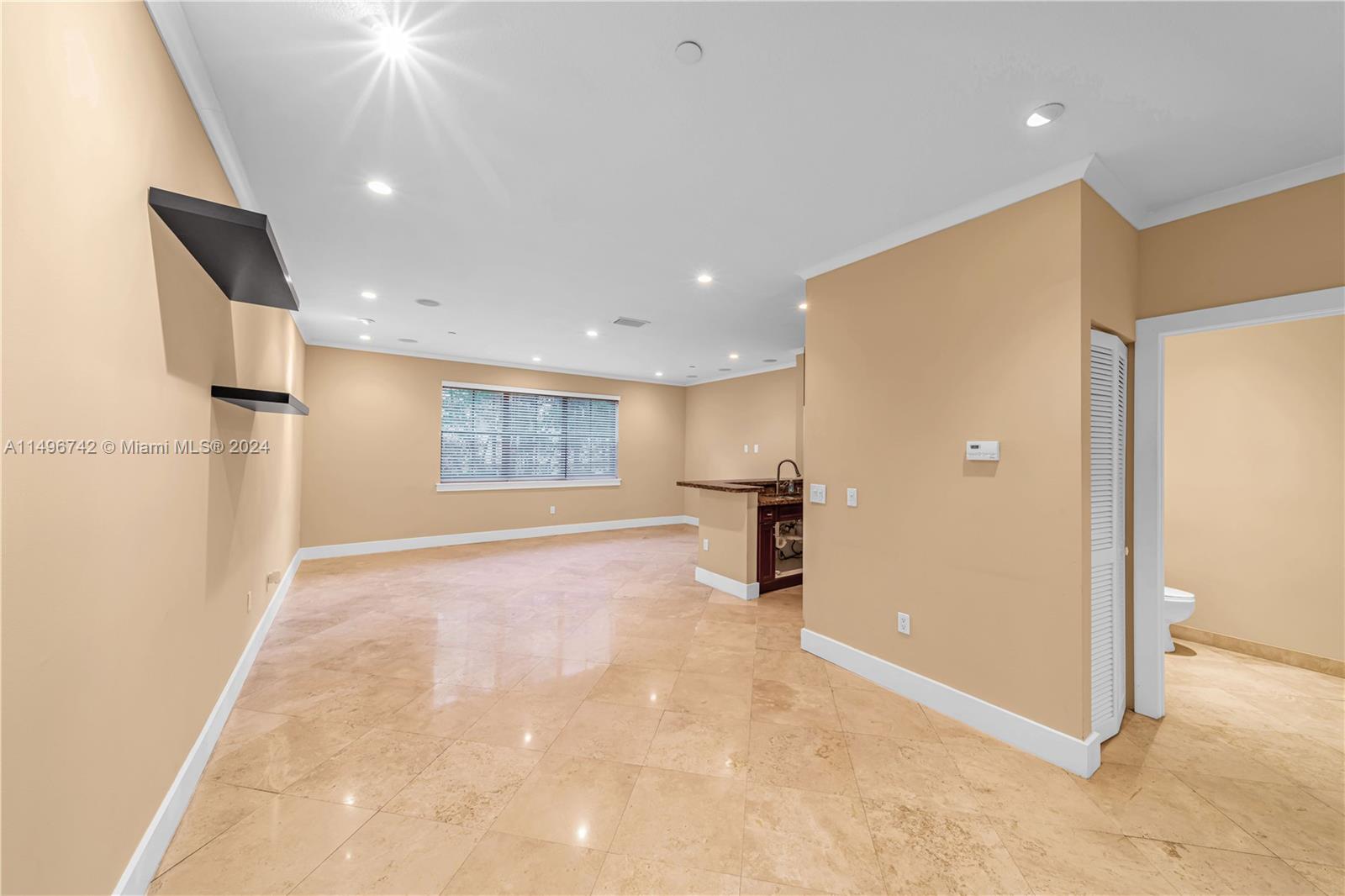 VILLAGGIO IN THE GROVE CO - Residential Lease