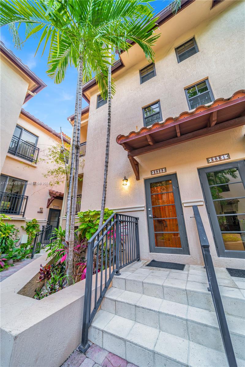 VILLAGGIO IN THE GROVE CO - Residential Lease